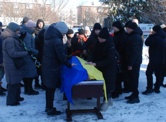 Повернувся додому через два роки: Шосткинщина провела в останню путь Максима Гармаша