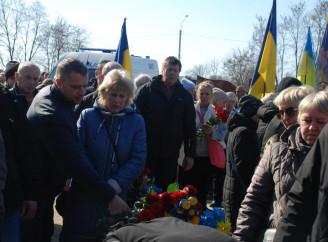 Шостка у жалобі: громада попрощалася із двома захисниками Ольгою Максименко та Денисом Метлою
