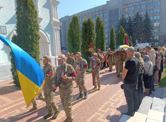 Сумська громада провела в останню путь захисника Олександра Приходька