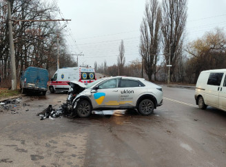 Потрійна аварія у Сумах: на Харківській травмовано трьох осіб