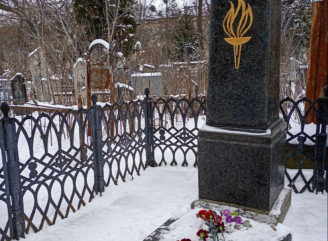 Хвилина мовчання та квіти до пам'ятника: сум'яни вшанували пам'ять загиблих під час Голокосту