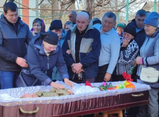 У Миколаївській громаді попрощалися із загиблим захисником Борисом Сурелом