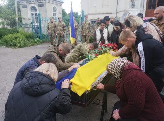 На Глухівщині провели в останню путь солдата Віталія Орлова