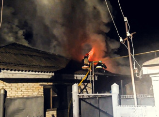 В Охтирці під час пожежі врятували трьох людей