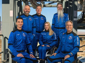 У США вперше запустили в космос людину на кріслі колісному