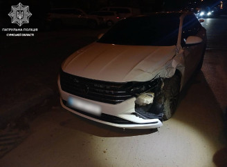 У Сумах на проспекті Лушпи водійка без прав протаранила два авто та втекла