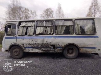 Атаки на цивільний транспорт: на Сумщині через удари дронів постраждали двоє