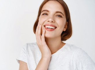 Як захистити зуби після солодкого: поради стоматолога, які допомагають запобігти карієсу