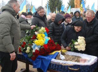 Шостка попрощалася з воїном-добровольцем Дмитром Амельченком