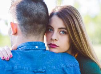 10 хибних переконань, які блокують жінкам шлях до побудови кохання