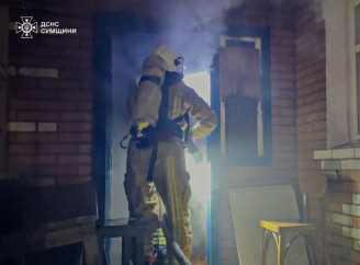 На Сумщині під час пожежі врятували жінку (відео)