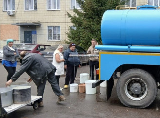 Аварійні роботи на колекторі в Сумах тривають