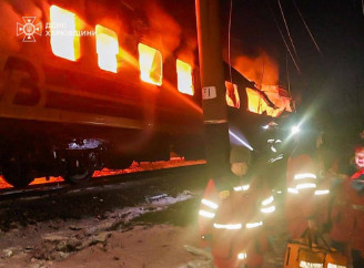 Російський удар по пасажирському потягу на Харківщині забрав життя трьох людей