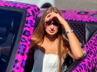 Машина, що гріє душу – як сумʼянка перетворила «девʼятку» на рожевий кабріолет