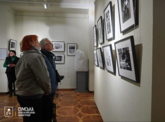 Сумський художній музей представив фотовиставку «Мій музей» у форматі, доступному для людей із порушеннями слуху
