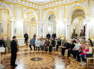 «Золота Зірка» і «Хрест бойових заслуг»: Зеленський відзначив захисників Сумщини