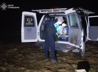 Рятувальники евакуювали родину із прикордонної громади на півночі Сумщини (відео)