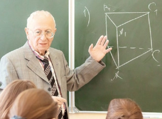 Вчителі зможуть вийти на пенсію у 55 років: в Україні оновили правила