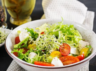 Секрет ідеальної тарілки: 11 інгредієнтів, які зроблять ваш салат максимально корисним