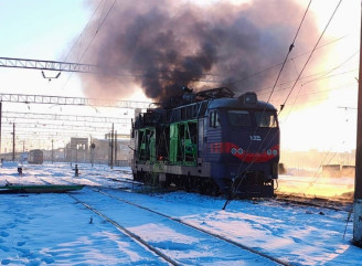 Атака на залізницю: у Конотопі ворожий дрон уразив локомотив