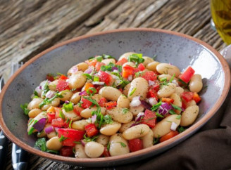 Пісний салат на кожен день: ситний, бюджетний та швидкий у приготуванні