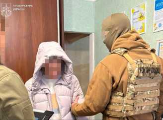 Продавчиню магазину підозрюють у коригуванні ворожих ударів по Сумщині