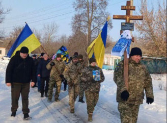 Новослобідська громада провела в останню путь захисника Олега Позднякова