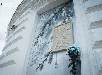 Річниця трагедії у центрі Сум: місто вшановує пам’ять 35 загиблих у Вербну неділю