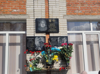 У Підліснівці увічнили пам’ять трьох полеглих захисників-випускників ліцею