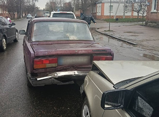 Недотримання дистанції призвело до ланцюгової ДТП за участі чотирьох машин у Сумах