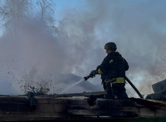 Російський безпілотник атакував Березівську громаду: виникла пожежа (відео)