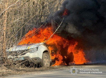 На Сумщині ворожий безпілотник знищив автомобіль поліції