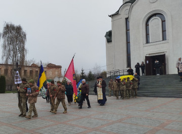 На Конотопщині провели в останню путь стрільця-снайпера Ярослава Карпенка