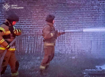 Наслідки обстрілів Сумщини: рятувальники ліквідували пожежі у трьох громадах