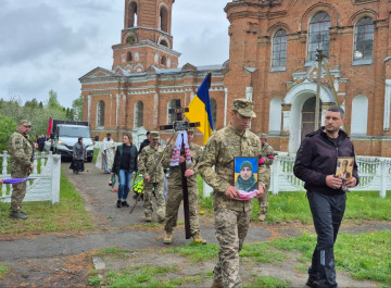Лебединська громада попрощалася із захисником Сергієм Ткаченком