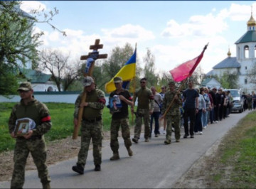 У Путивлі в останню путь провели 22-річного розвідника Владислава Шинка