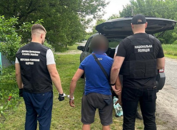 На Охтирщині чоловіку повідомили про підозру за погрозу вбивством сусідові та зберігання гранат