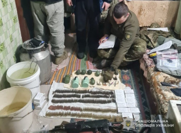 На Роменщині судитимуть чоловіка за зберігання арсеналу зброї та боєприпасів