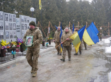 Роменська громада попрощалася із загиблим захисником Дмитром Іващенком