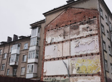 У Сумах проведуть утеплення пошкодженого "шахедом" будинку на Петропавлівській, 81