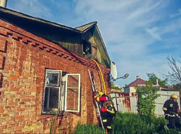 Вогнеборці ліквідували пожежу в житловому будинку в Сумах