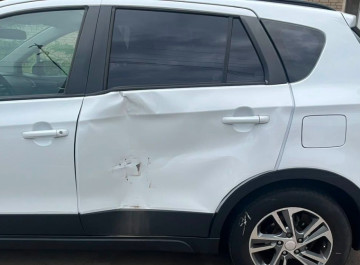 У Сумах водій без прав врізався у припарковане авто та втік з місця ДТП