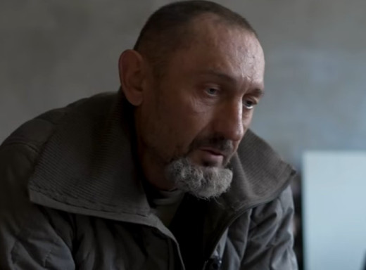 Військові ЗСУ на Сумщині захопили в полон жителя Херсонщини, дружину якого вбили російські солдати (відео) фото Військові ЗСУ на Сумщині захопили в полон жителя Херсонщини, дружину якого вбили російські солдати (відео) фото