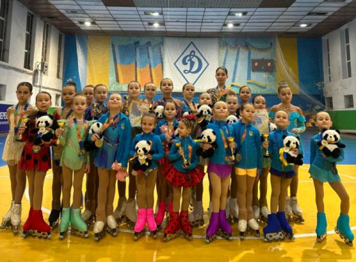 Сумські фігуристки вибороли низку нагород у Житомирі фото