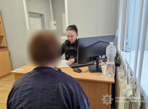 На Охтирщині чоловік погрожував сусідам ножем: справа передана до суду фото На Охтирщині чоловік погрожував сусідам ножем: справа передана до суду фото