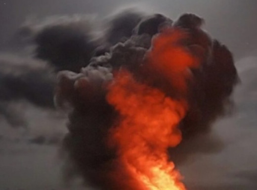 У Сумах дрон влучив у парковку: пошкоджені авто, є поранений фото