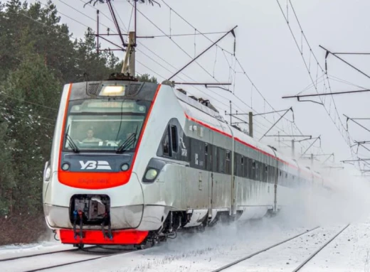 На Сумщині з маршруту Шостка-Київ зняли потяг Інтерсіті фото