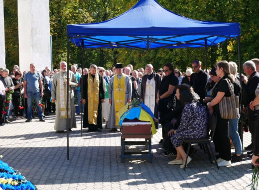 Роменці попрощалися із захисником Володимиром Макаренком фото