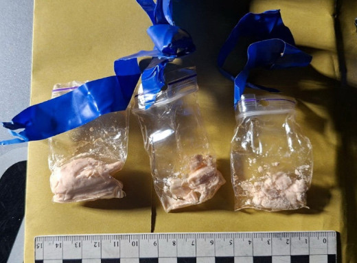 У Сумах затримали жінку зі 100 грамами психотропів фото