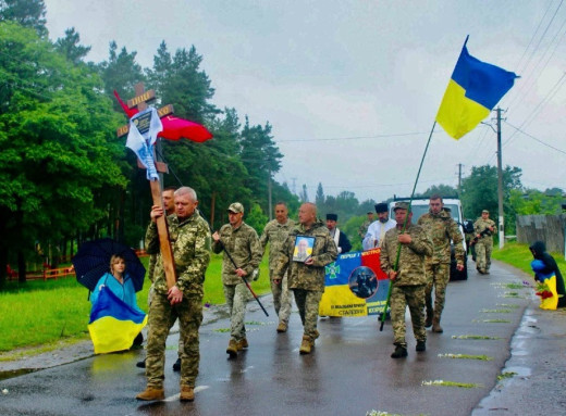 Кролевецька громада попрощалася із захисником Сергієм Пінчуком фото Кролевецька громада попрощалася із захисником Сергієм Пінчуком фото